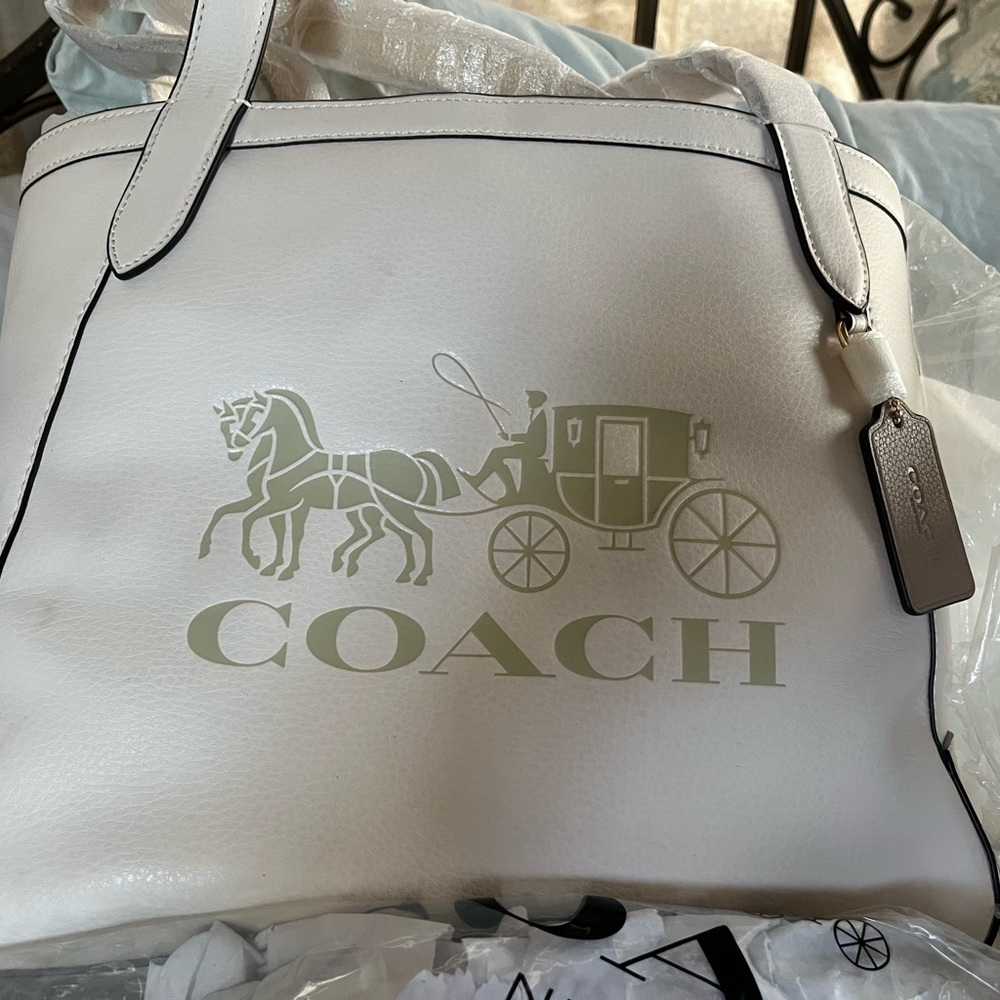 NWT large coach bag winter white with gold carriage and horse